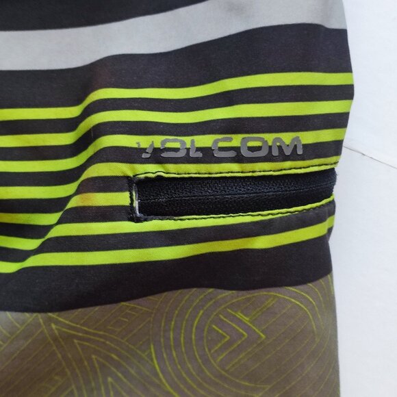 Volcom board short men's size 30 olive green black white stripes pattern - Picture 6 of 11